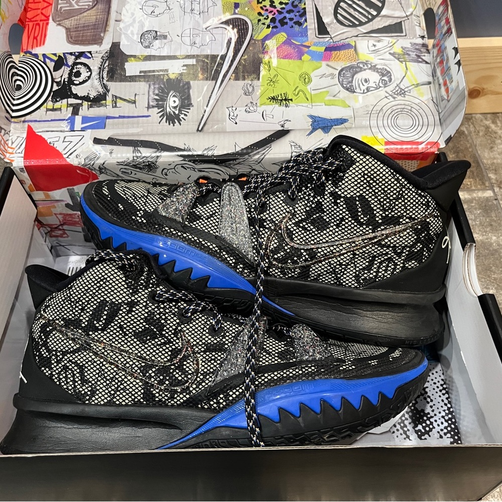 Men’s Kyrie basketball shoes